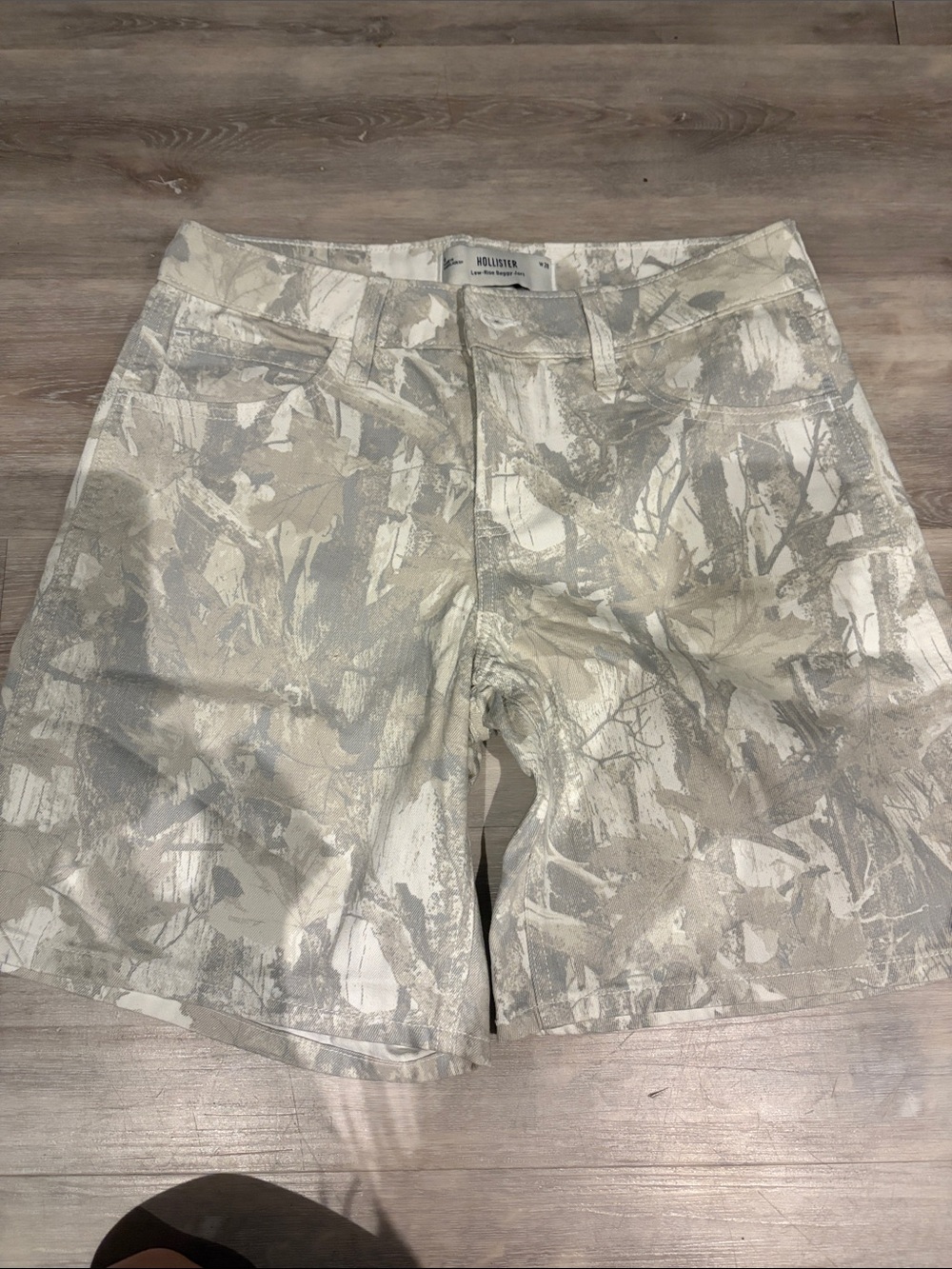 Hollister women’s camo jorts
